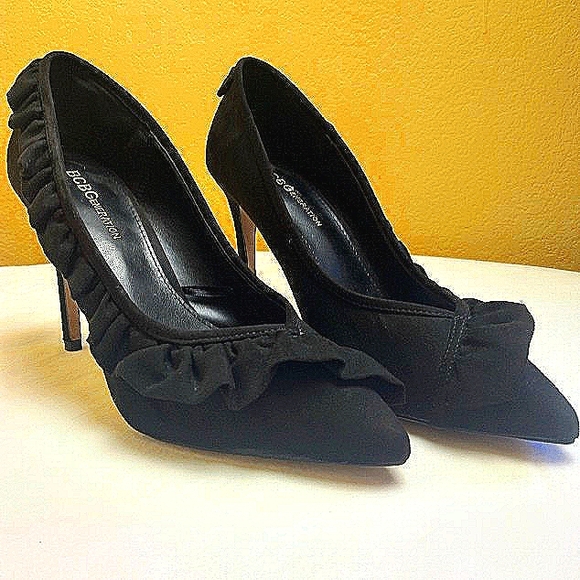 BCBGeneration Black Velvet Ruffle Stilleto Heels 8.5B - Picture 1 of 11